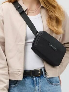 Kapten & Son Black Crossbody Bag - Simple Everyday Style
